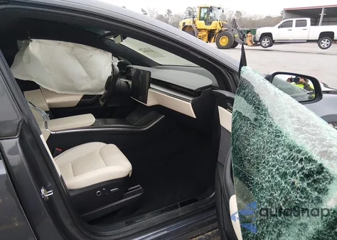 2022 Tesla Model X Plaid Tri Motor All-Wheel Drive from USA, damaged, VIN 7SAXCBE63NF334002